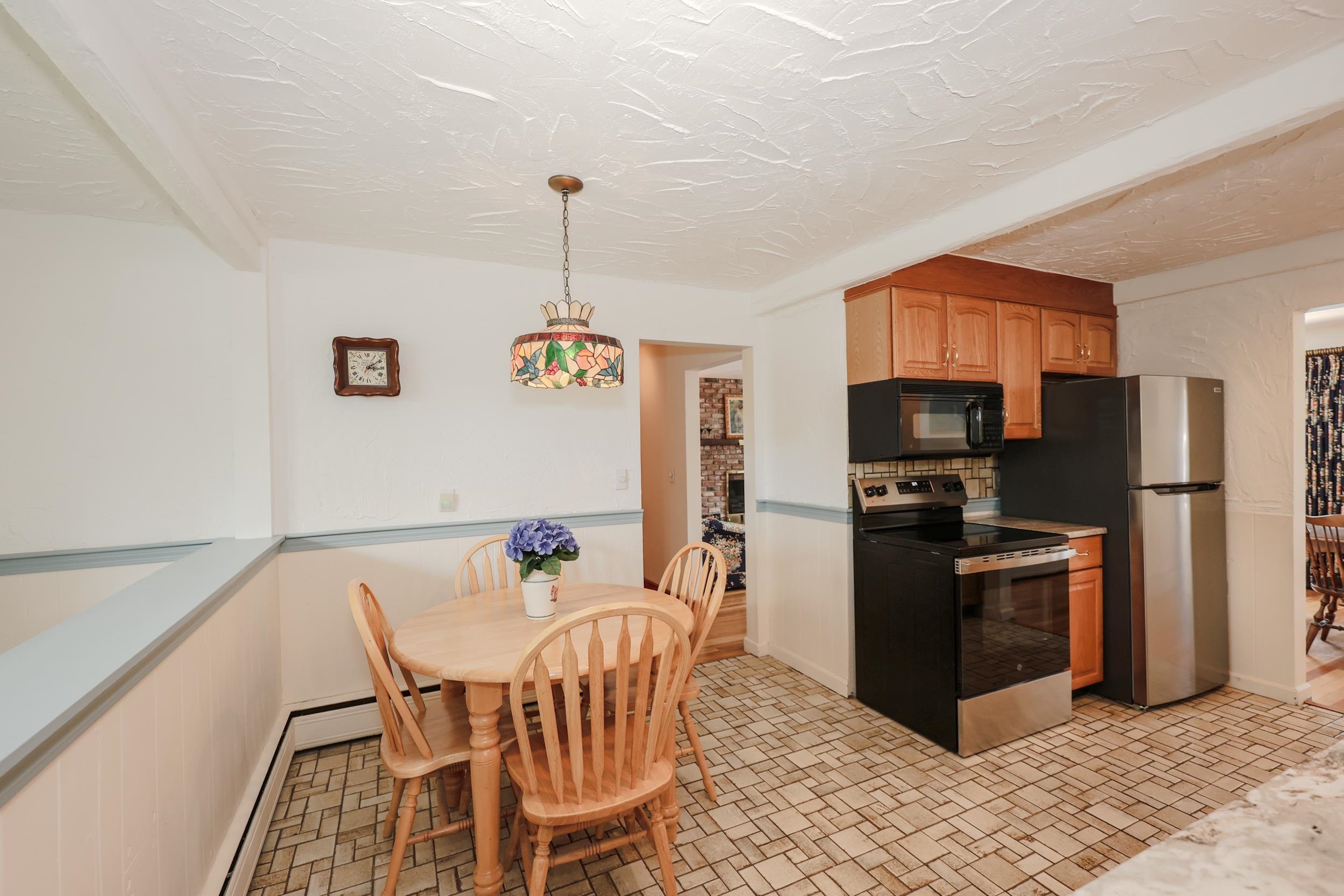 68 Robinson Road Nashua, NH 03060 - Photo 11 of 54