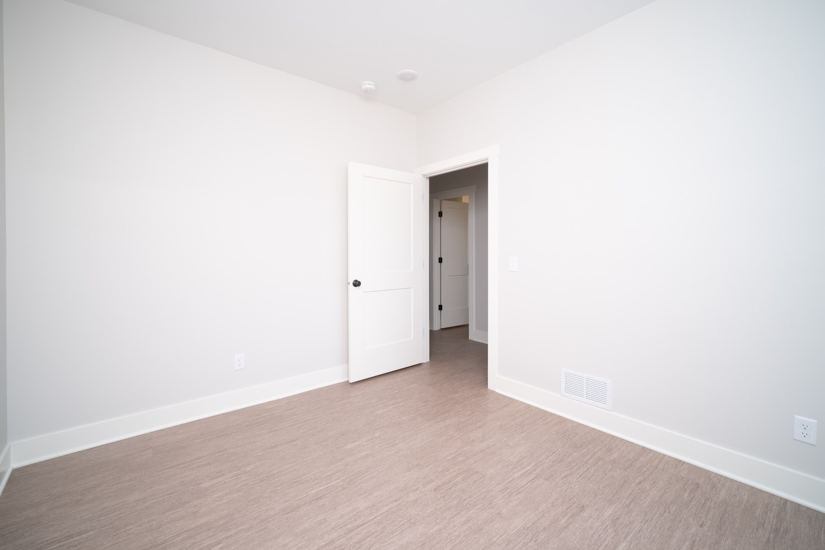 607 Anjali Court, Unit R Sycamore, IL 60178 - Photo 14 of 24 Gallery Image 14