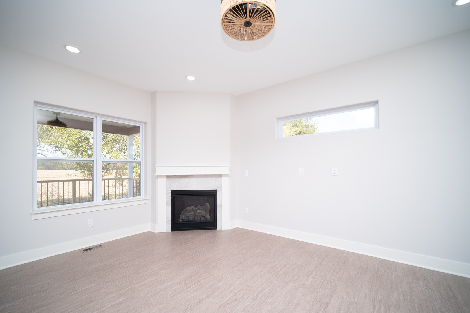 607 Anjali Court, Unit R Sycamore, IL 60178 - Photo 5 of 24 Gallery Image 5
