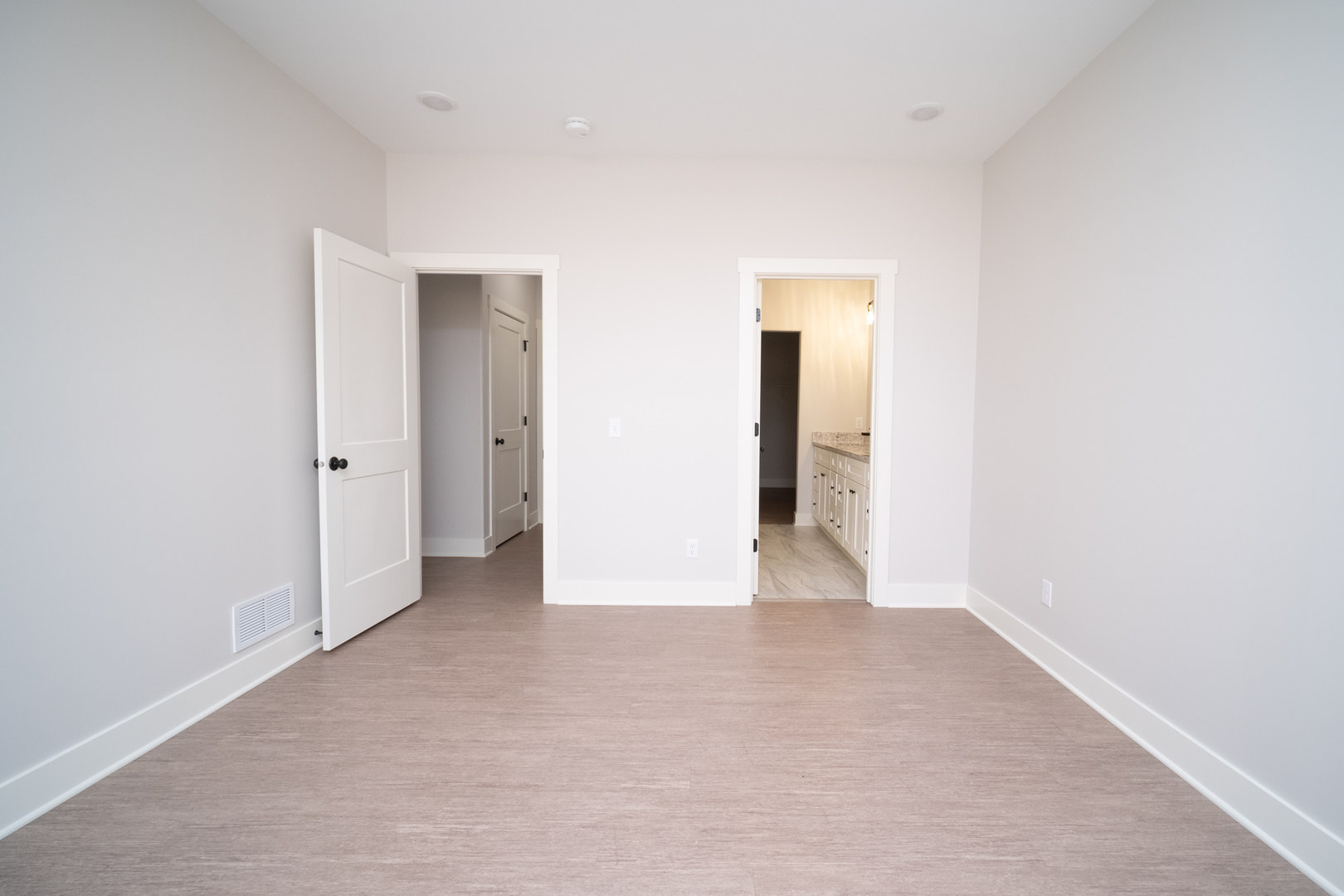 607 Anjali Court, Unit R Sycamore, IL 60178 - Photo 9 of 24 Gallery Image 9