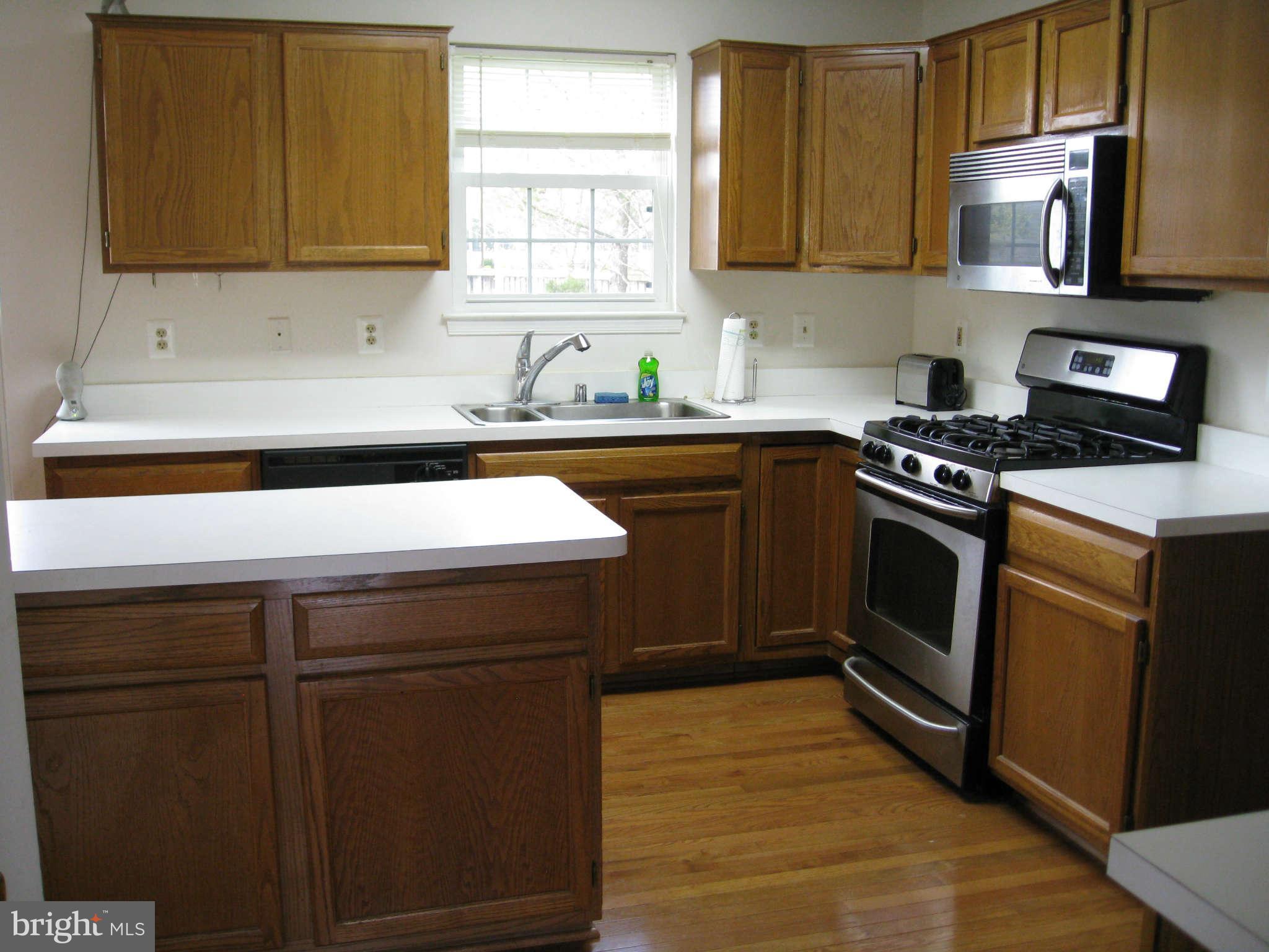 8024 Folkstone Road Manassas, VA 20111 - Photo 5 of 20 Kitchen