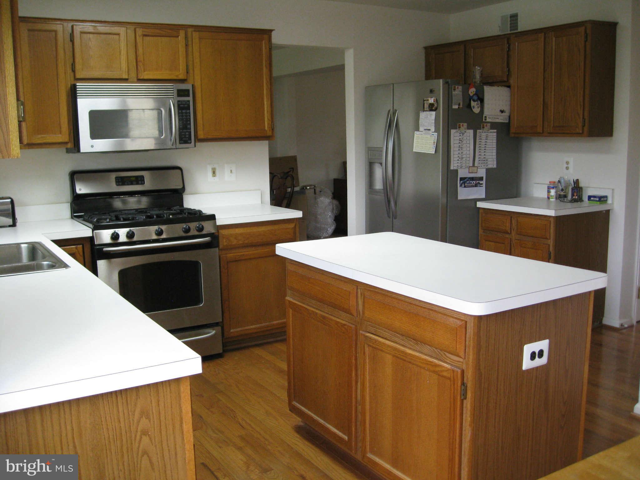 8024 Folkstone Road Manassas, VA 20111 - Photo 6 of 20 Kitchen