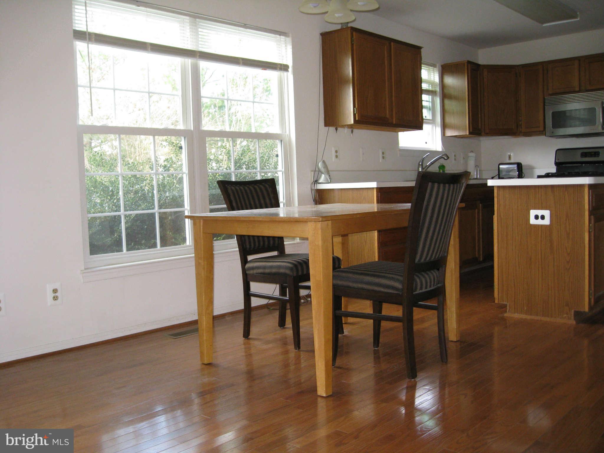 8024 Folkstone Road Manassas, VA 20111 - Photo 7 of 20 Kitchen