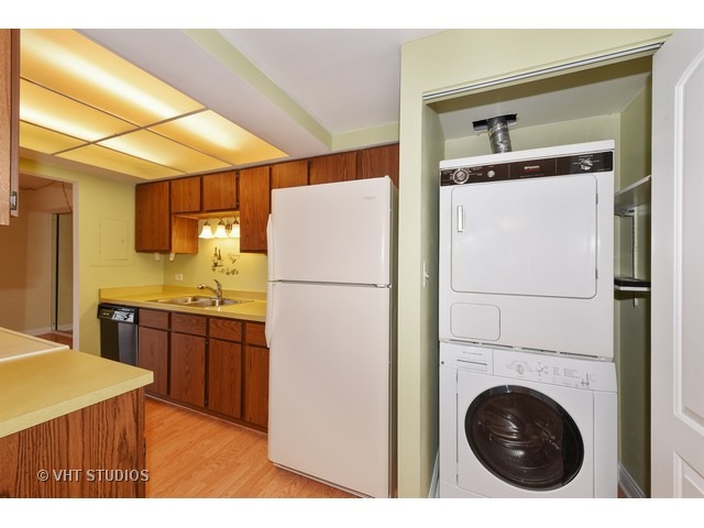 6340 Americana Drive, Unit 1019 Willowbrook, IL 60527 - Photo 6 of 21