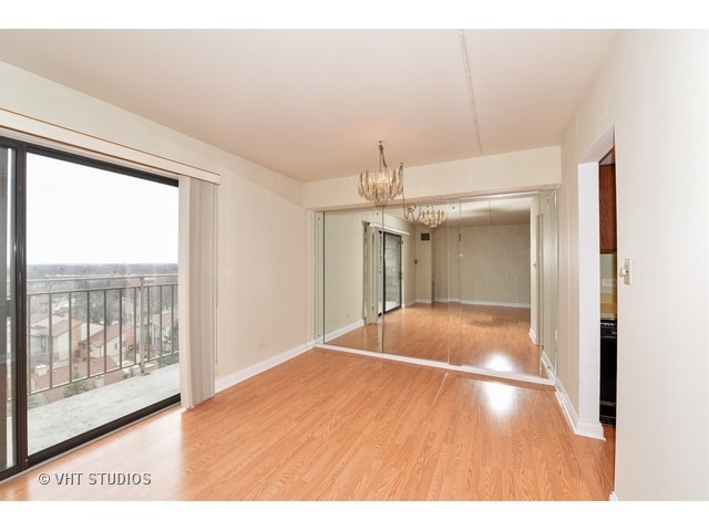 6340 Americana Drive, Unit 1019 Willowbrook, IL 60527 - Photo 8 of 21