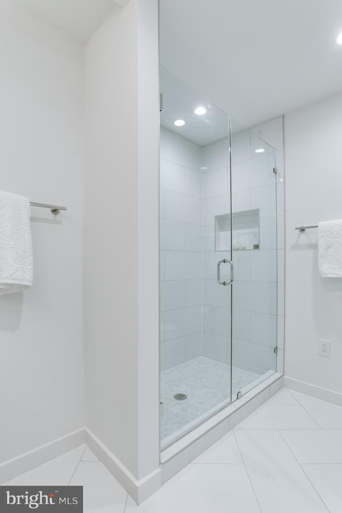 59 Randolph Place Northwest, Unit PH Washington, DC 20001 - Photo 22 of 27 a bathroom with a shower