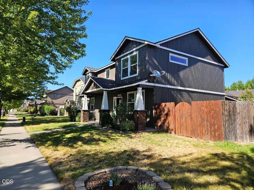 1320 Northeast 3rd Street Redmond, OR 97756 - Photo 3 of 11