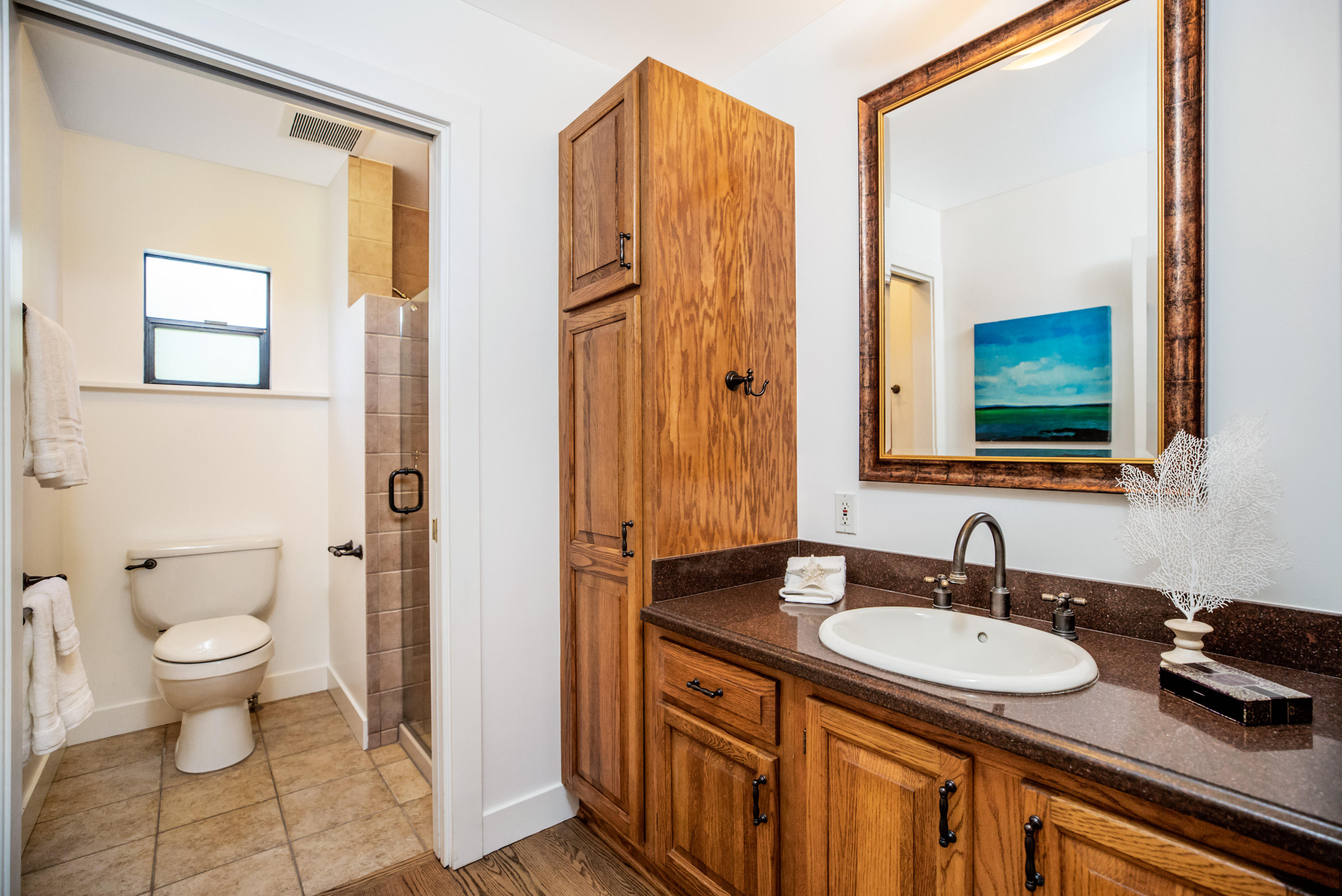 907 Fellowship Road Santa Barbara, CA 93109 - Photo 14 of 21 a bathroom with 2 sink and a mirror