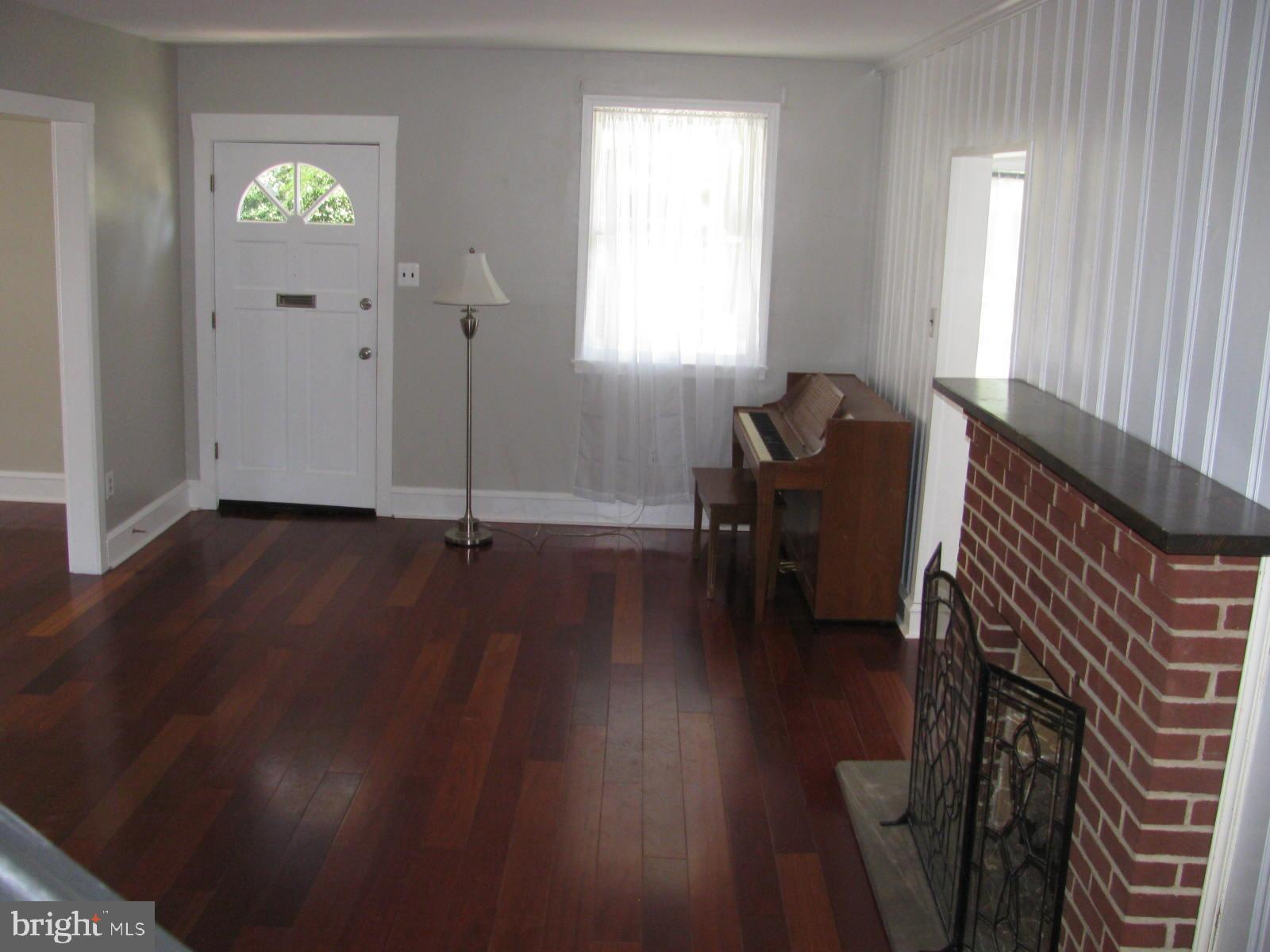 45 Princeton Road Audubon, NJ 08106 - Photo 5 of 18 Living Room