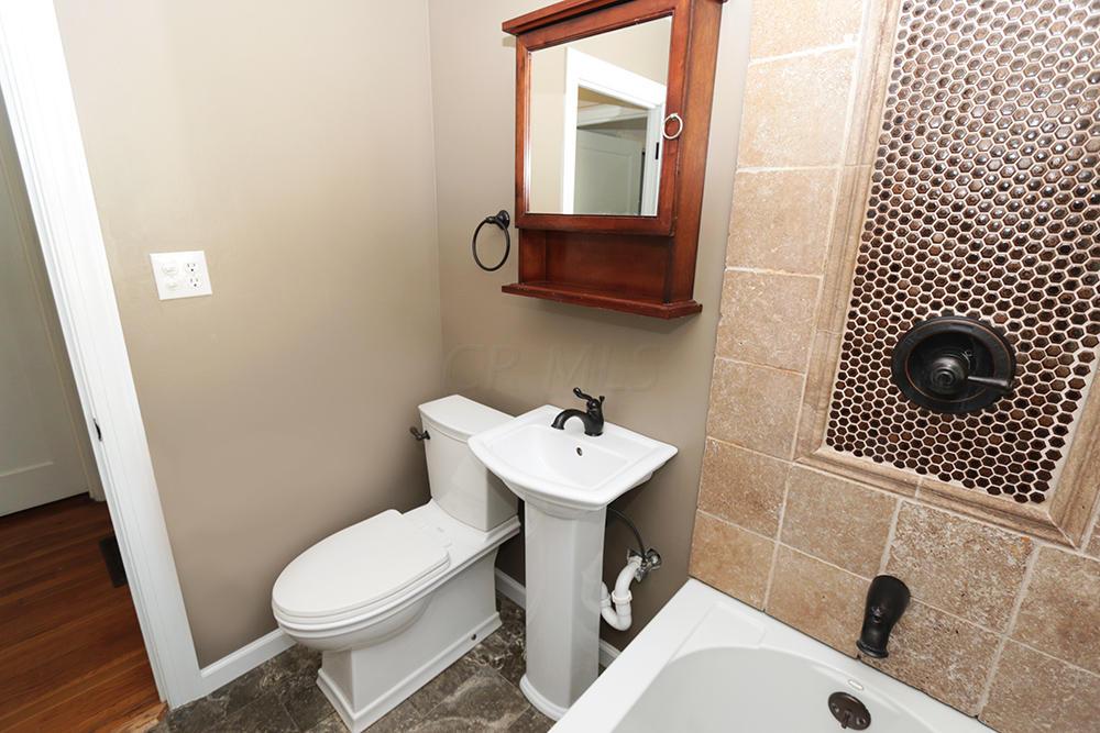466 Chatham Road Columbus, OH 43214 - Photo 6 of 32