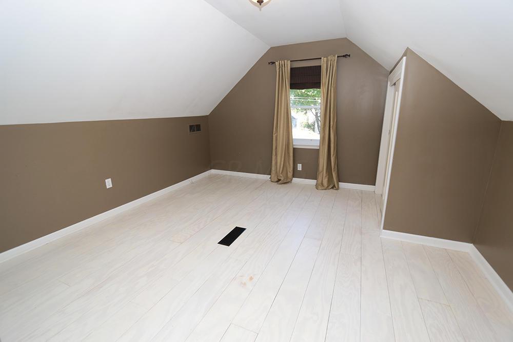 466 Chatham Road Columbus, OH 43214 - Photo 8 of 32