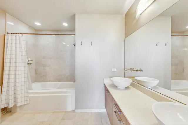 $3,500 | 500 West Superior Street, Unit 1804, Chicago, IL 60654