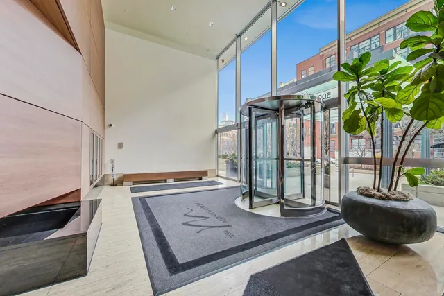 $3,500 | 500 West Superior Street, Unit 1804, Chicago, IL 60654