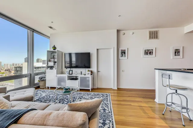 $3,500 | 500 West Superior Street, Unit 1804, Chicago, IL 60654