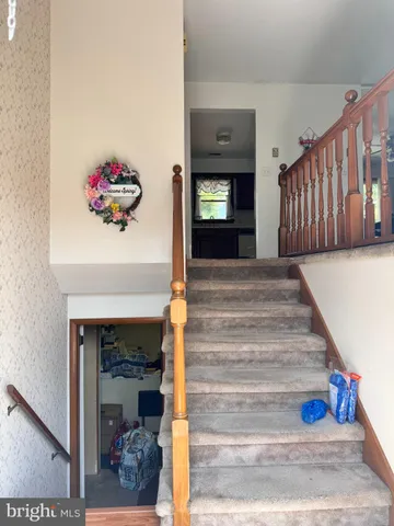 a view of entryway and kitchen