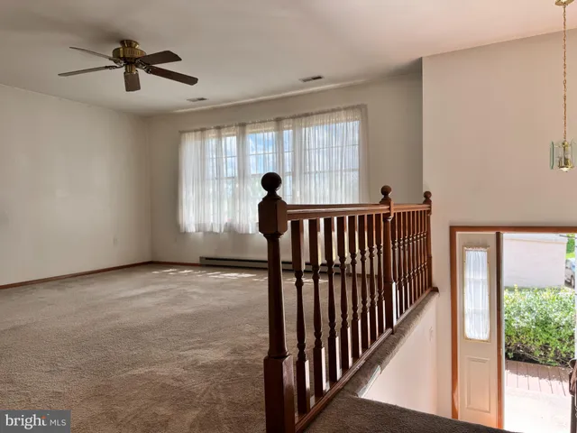 a view of livingroom with furniture