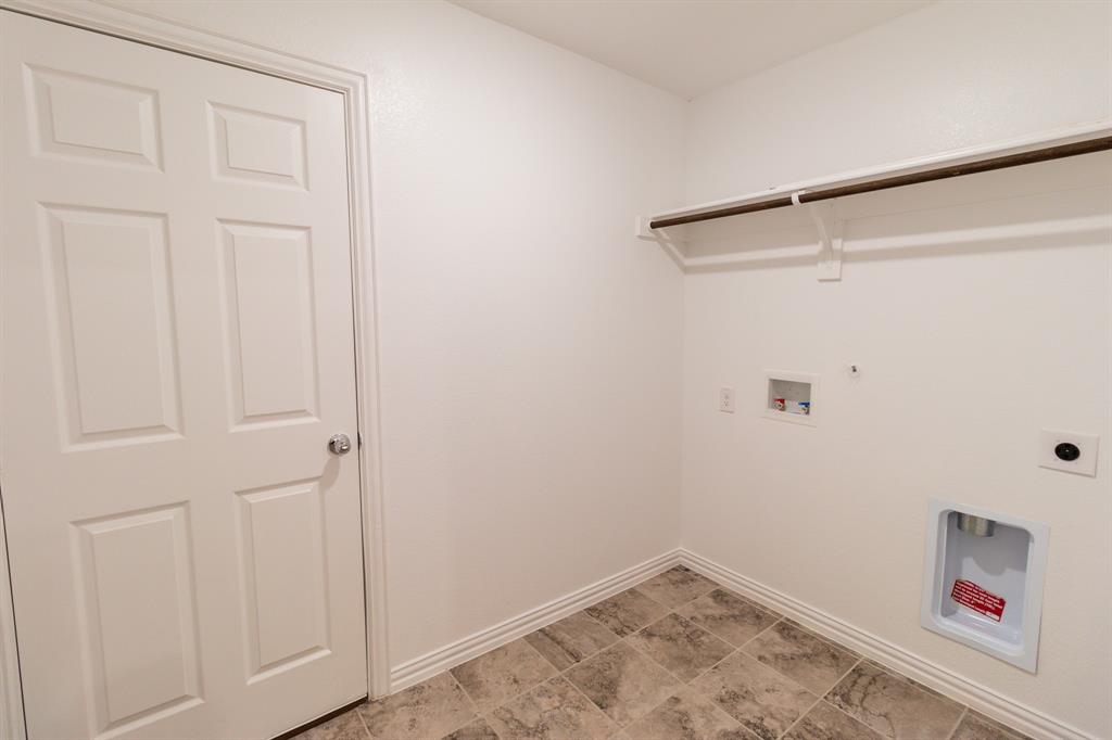 572 Ruthye Lane Pilot Point, TX 76258 - Photo 13 of 32 a view of small space