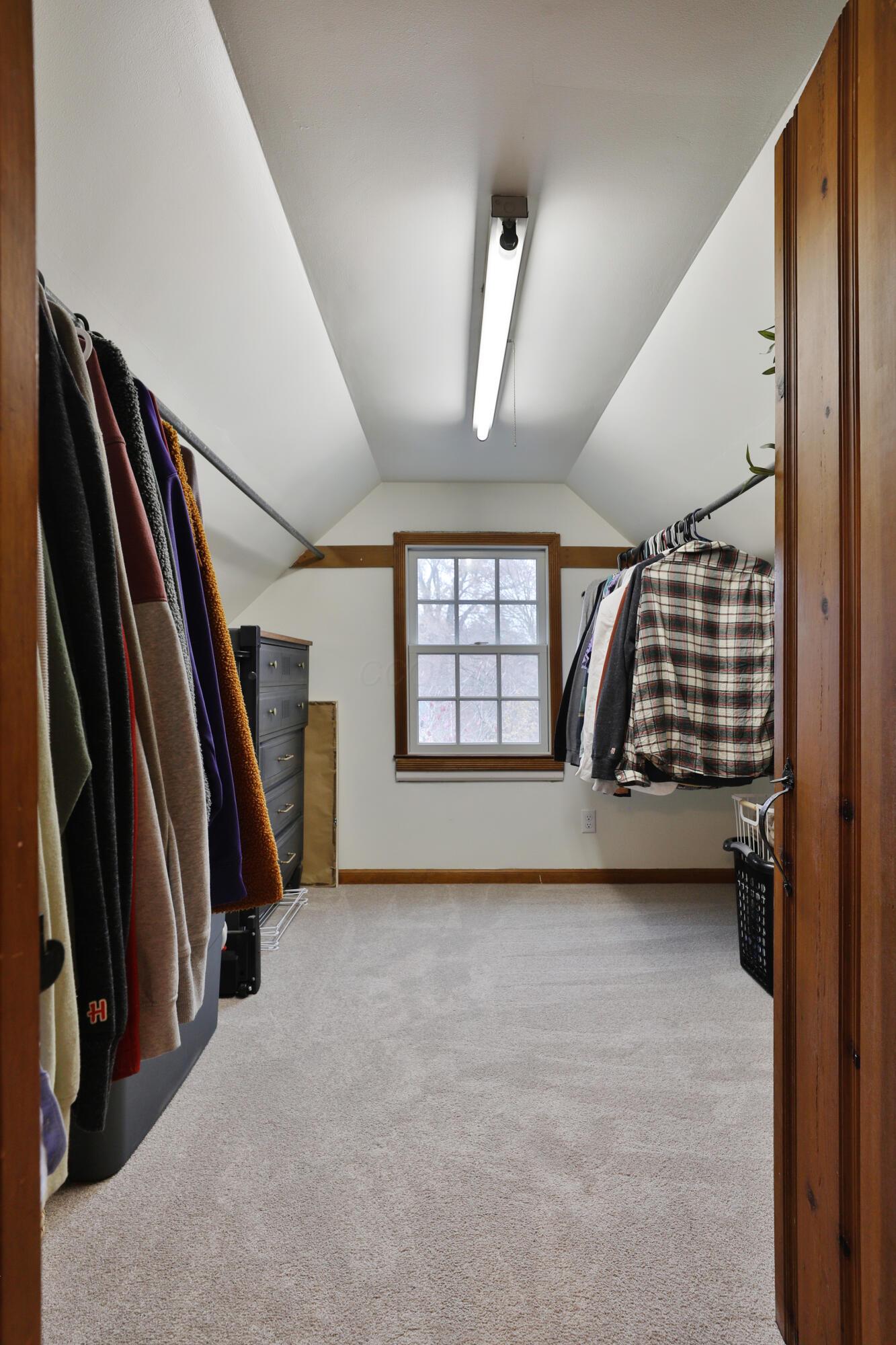 125 Sheffield Road Columbus, OH 43214 - Photo 39 of 60 Walk-in closet