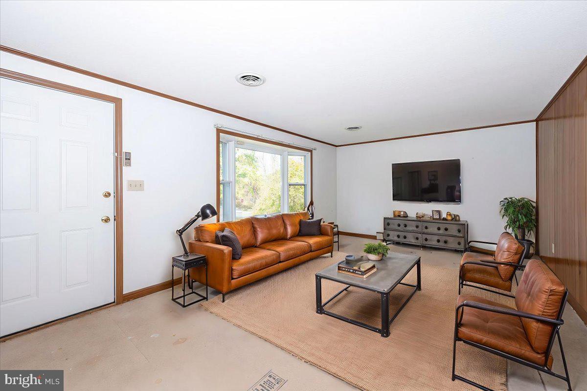 29007 Ridge Road Mount Airy, MD 21771 - Photo 18 of 50 a living room with furniture and a flat screen tv