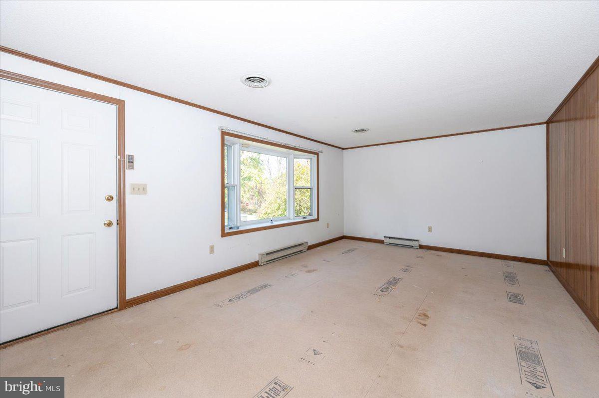 29007 Ridge Road Mount Airy, MD 21771 - Photo 19 of 50 an empty room with windows