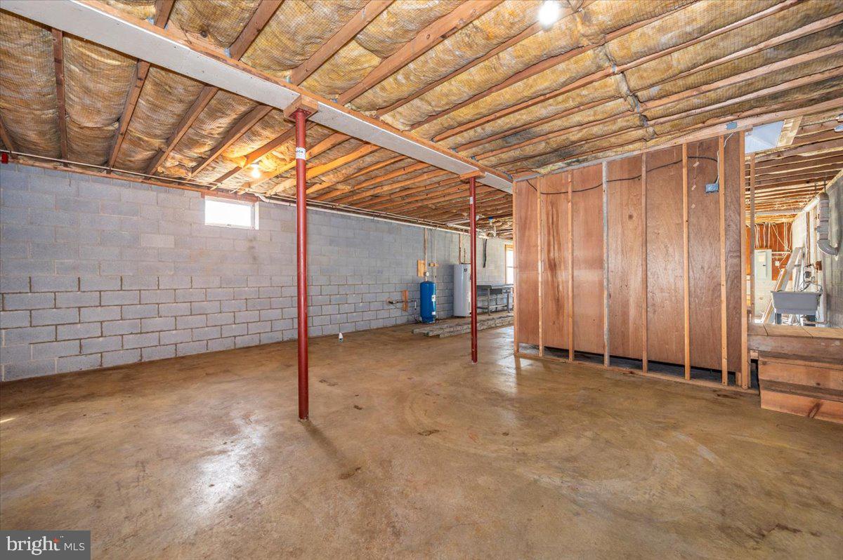 29007 Ridge Road Mount Airy, MD 21771 - Photo 37 of 50 a view of empty room with wooden walls