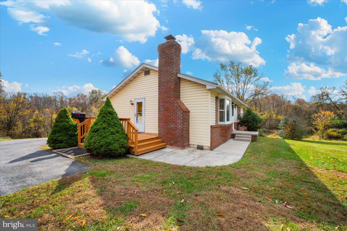 29007 Ridge Road Mount Airy, MD 21771 - Photo 4 of 50 a view of a house with backyard and garden
