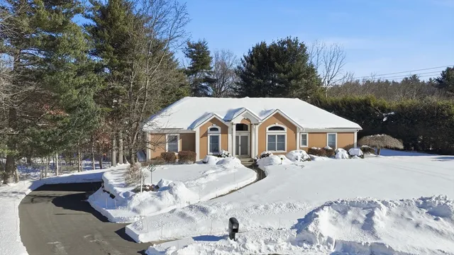 $749,900 | 25 Winding Brook Lane, East Longmeadow, MA 01028
