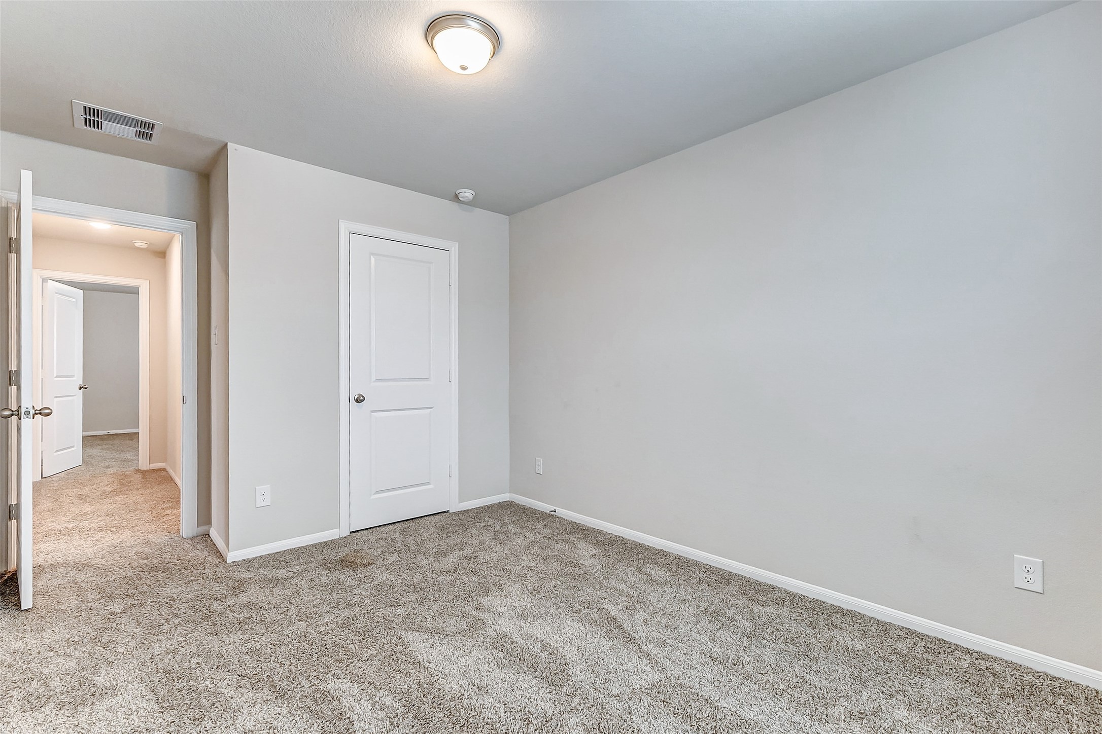 10511 Snowy Ridge Lane Rosharon, TX 77583 - Photo 25 of 32 an empty room with closet