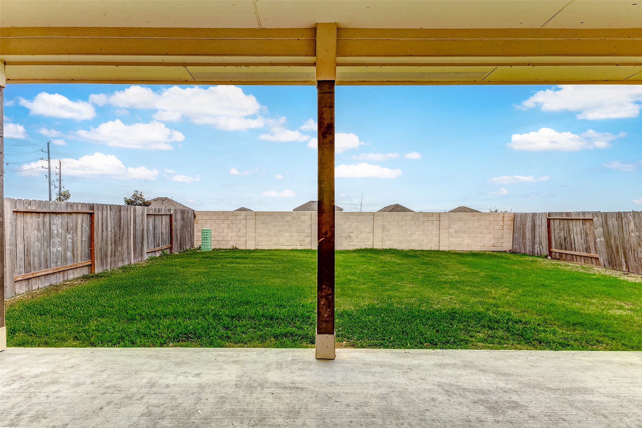10511 Snowy Ridge Lane Rosharon, TX 77583 - Photo 29 of 32 a view of a yard with a house