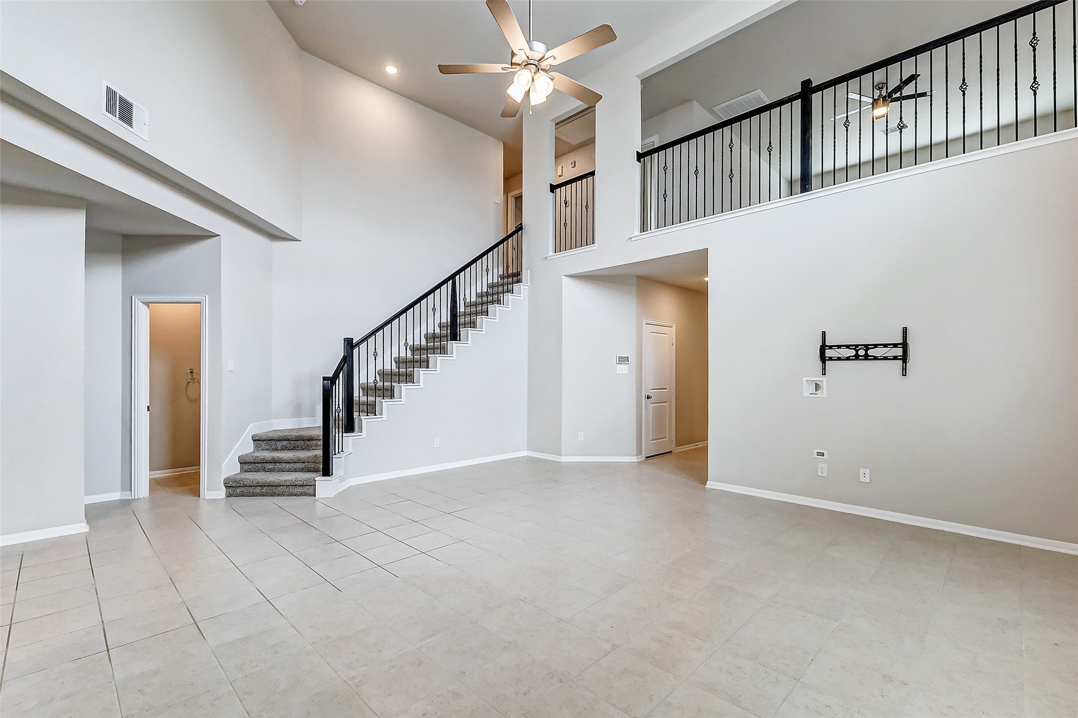 10511 Snowy Ridge Lane Rosharon, TX 77583 - Photo 4 of 32 a view of an entryway with staircase