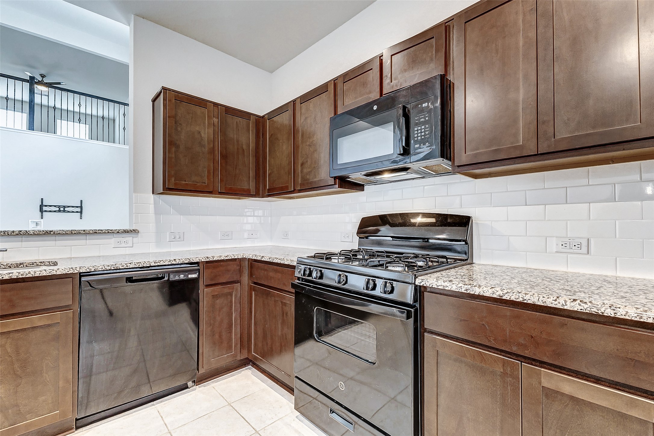 10511 Snowy Ridge Lane Rosharon, TX 77583 - Photo 8 of 32 a kitchen with granite countertop cabinets stainless steel appliances and a sink