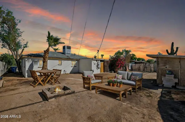 a bench sitting in middle of a yard