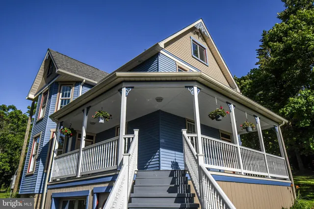 $219,000 | 115 E Street, Oakland, MD 21550