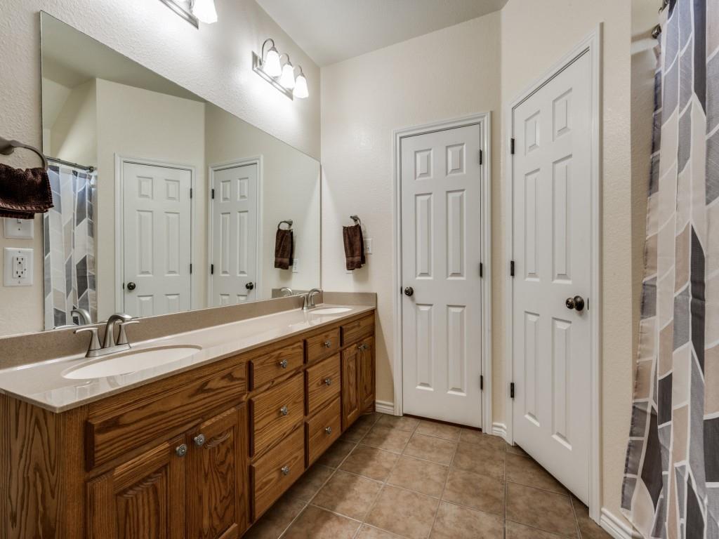 100 County Road 4181 Decatur, TX 76234 - Photo 17 of 35 a spacious bathroom with double vanity sink and a mirror