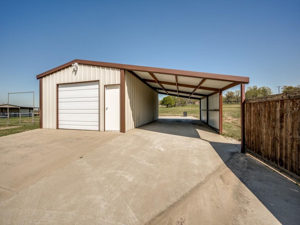 100 County Road 4181 Decatur, TX 76234 - Photo 33 of 35 a view of a garage