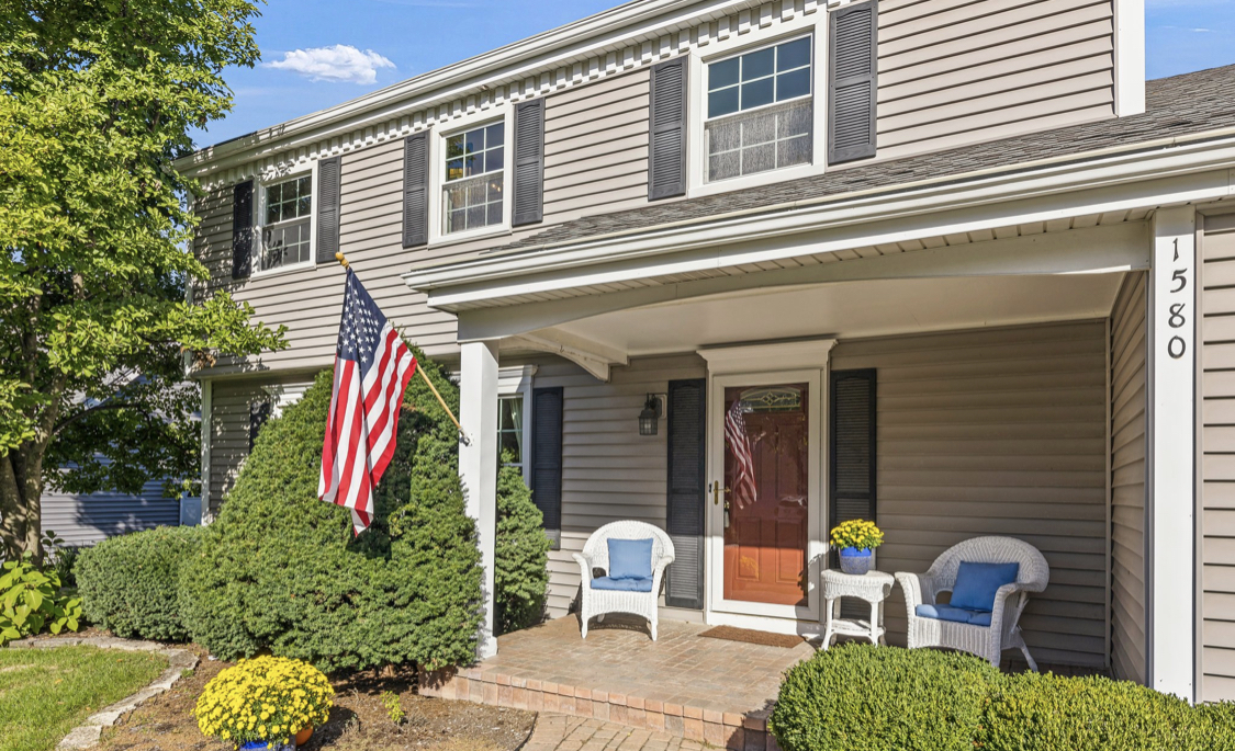 1580 Clemson Drive Naperville, IL 60565 - Photo 4 of 34 a front view of a house with a yard