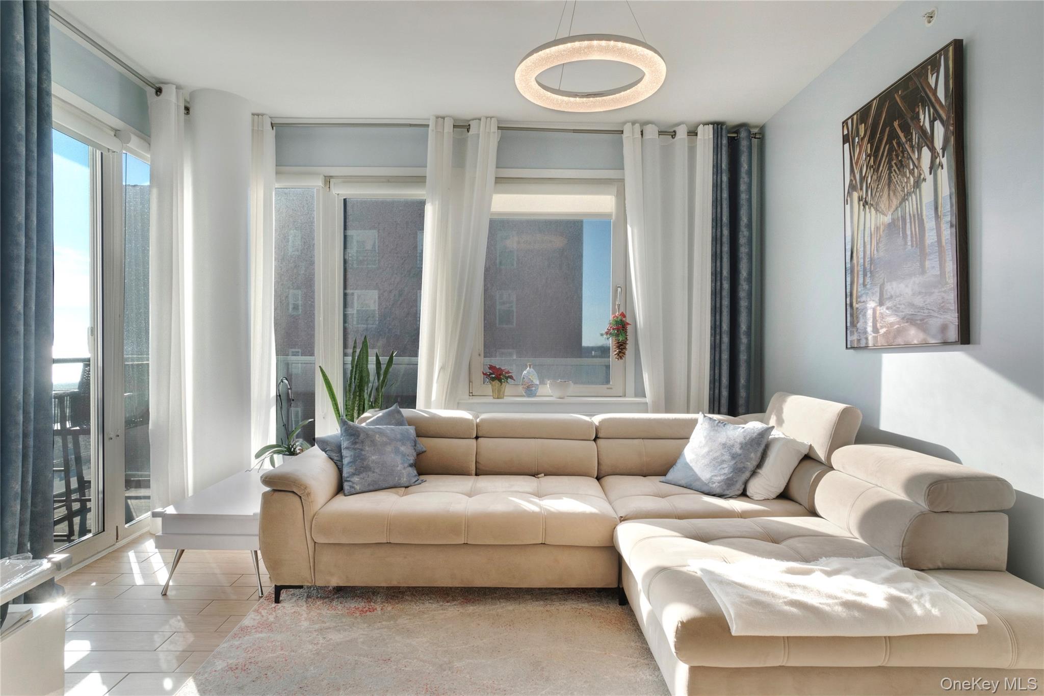 118-20 Ocean Promenade, Unit 5D Queens, NY 11694 - Photo 2 of 17 View of living room