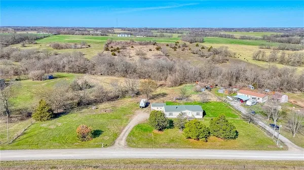 $239,900 | 914 Northeast 121st Road, Warrensburg, MO 64093