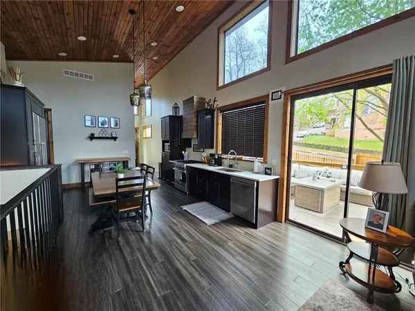 $310,000 | 802 North 5th Street, St. Joseph, MO 64501