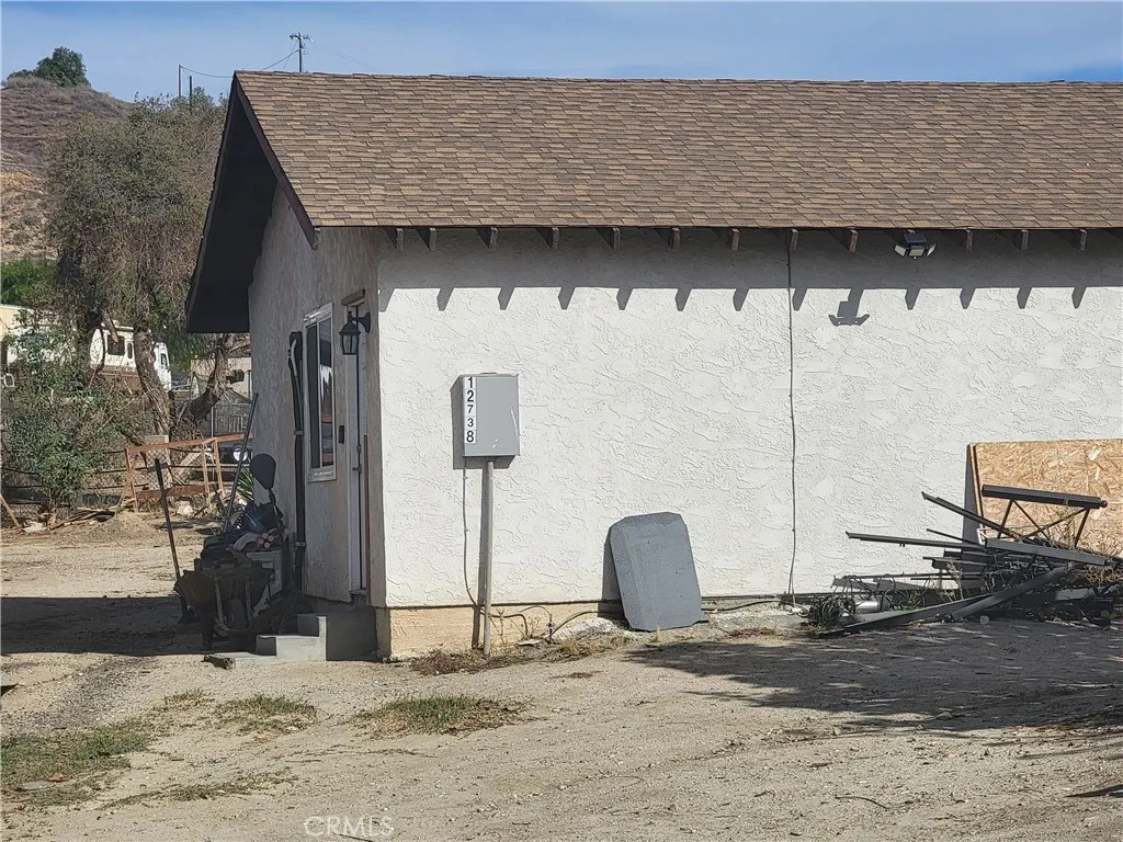 12738 Reche Canyon Road Colton, CA 92324 - Photo 4 of 9 a backyard of a house