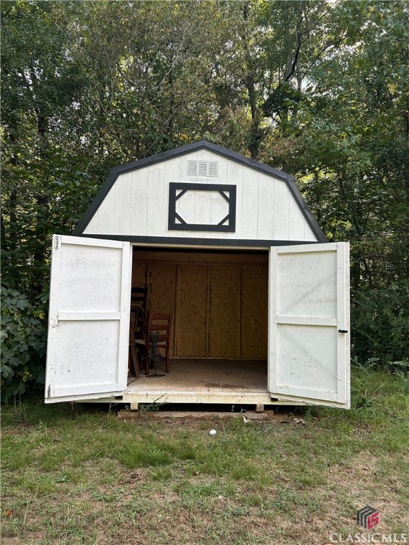 798 Highway 172 Colbert, GA 30628 - Photo 10 of 12 Shed interior