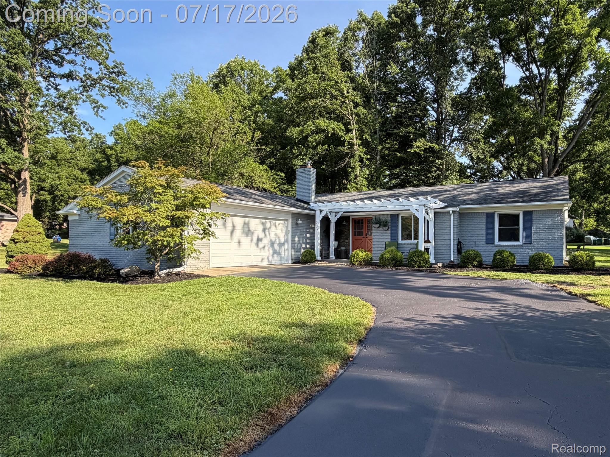 337 Beechview Drive Rochester, MI 48306 - Photo 3 of 54 Great curb appeal