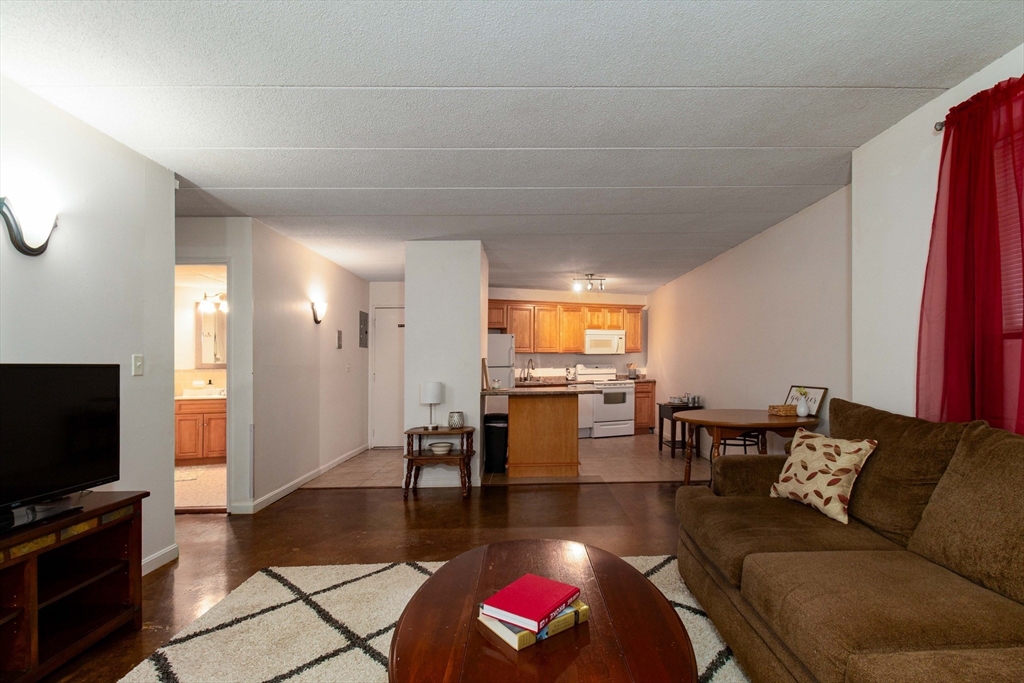 152 Turner Road, Unit 2 Holliston, MA 01746 - Photo 3 of 15 Gallery Image 3
