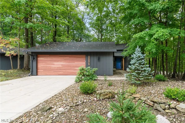 $3,450 | 17767 Falling Leaves Road, Strongsville, OH 44136