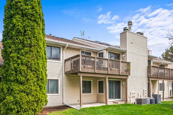 $339,000 | 213 Winding Oak Lane, Buffalo Grove, IL 60089