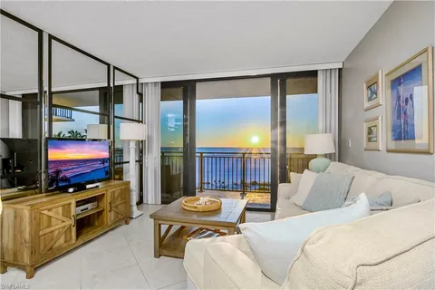$874,000 | 180 Seaview Court, Unit 515, Marco Island, FL 34145