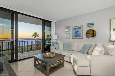 $864,000 | 180 Seaview Court, Unit 515, Marco Island, FL 34145