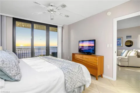 $864,000 | 180 Seaview Court, Unit 515, Marco Island, FL 34145