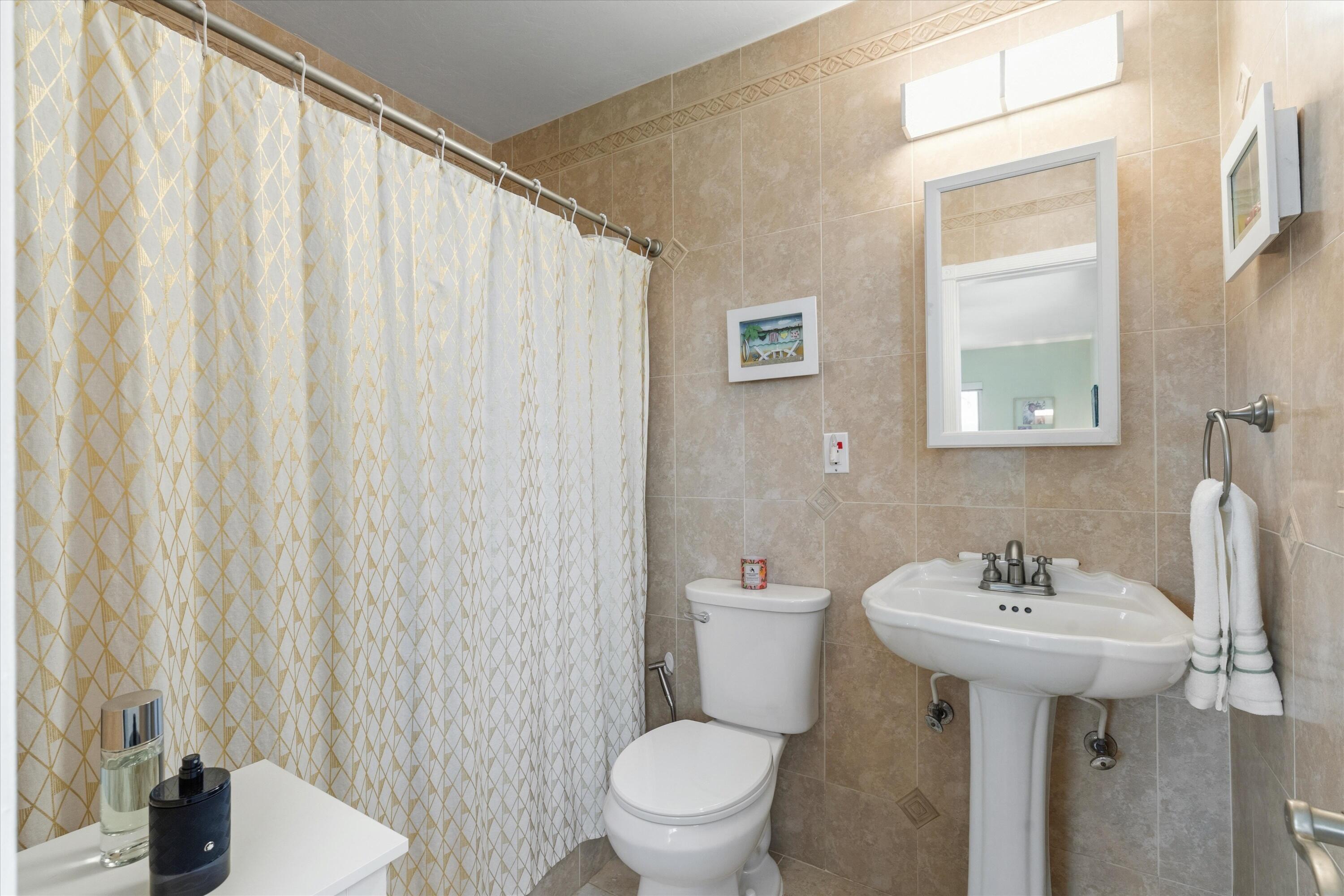 801 Berkley Street Boca Raton, FL 33487 - Photo 18 of 32 Primary Bath