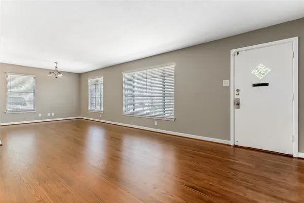 $2,395 | 511 Classen Drive, Dallas, TX 75218